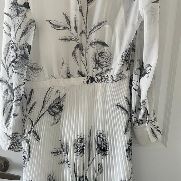 Dress - Picture 8 of 8